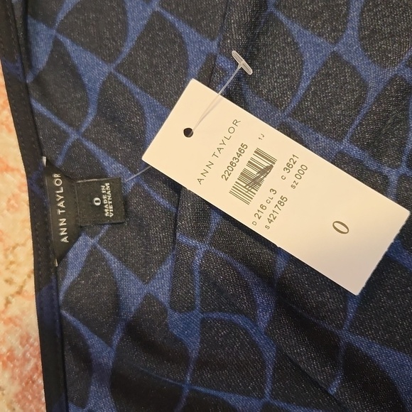 Ann Taylor Black & Blue Geometric Print Stretchy Long Sleeve Wrap Dress Size 0 - Picture 6 of 11